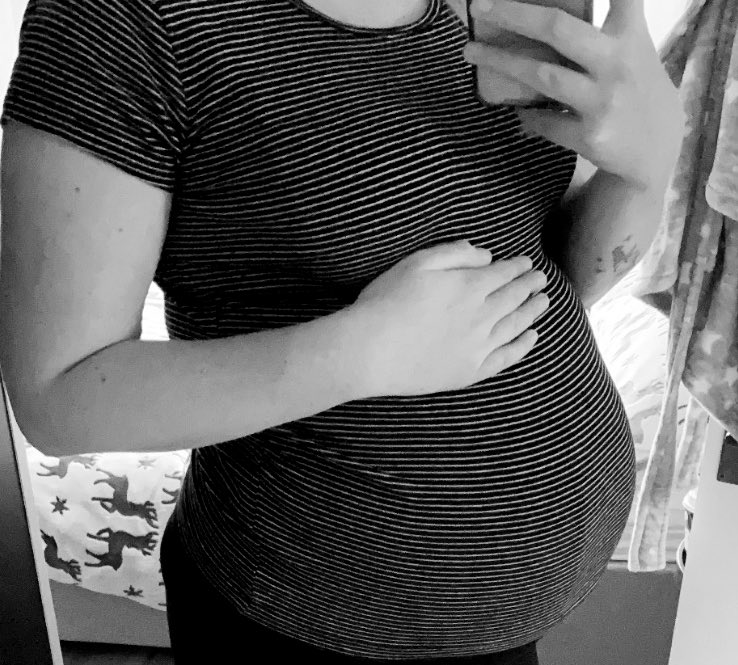 LauraRichmond14's tweet photo. I’ll never be late in my life again if this is how annoying it feels waiting 😆

Happy #duedate to me, Ready when you are little one! 

@emmasdiary #Lockdown2 #lockdownbaby https://t.co/uvMCUWSA53