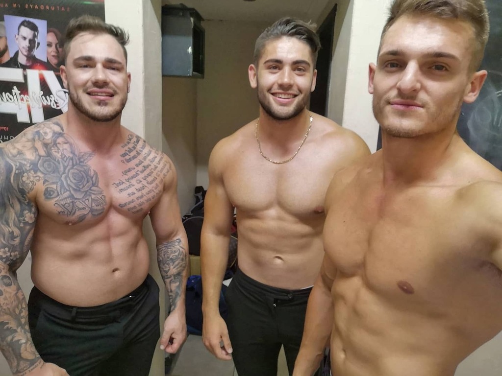 Pulse boys looking 🤤🤤

Catch these topless boys tonight at @thirstyfox_centurion

Bookings at info@pulsesdancers.Com

#sexy #book #wecometoyou #pulse #bacheloretteparty #hensparty #bachelorette #privateparty #pulsedancers