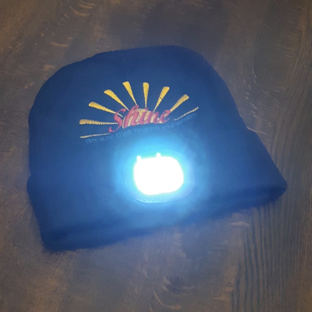 ewe_reka's tweet photo. Fancy a chance at winning one of our #shine hats with a built-in flashlight for checking your ewes?? 

To enter retweet this post and tag a friend in the comment box below! #Agriculture #Farming #Livestock https://t.co/Fu4WBmrrUi