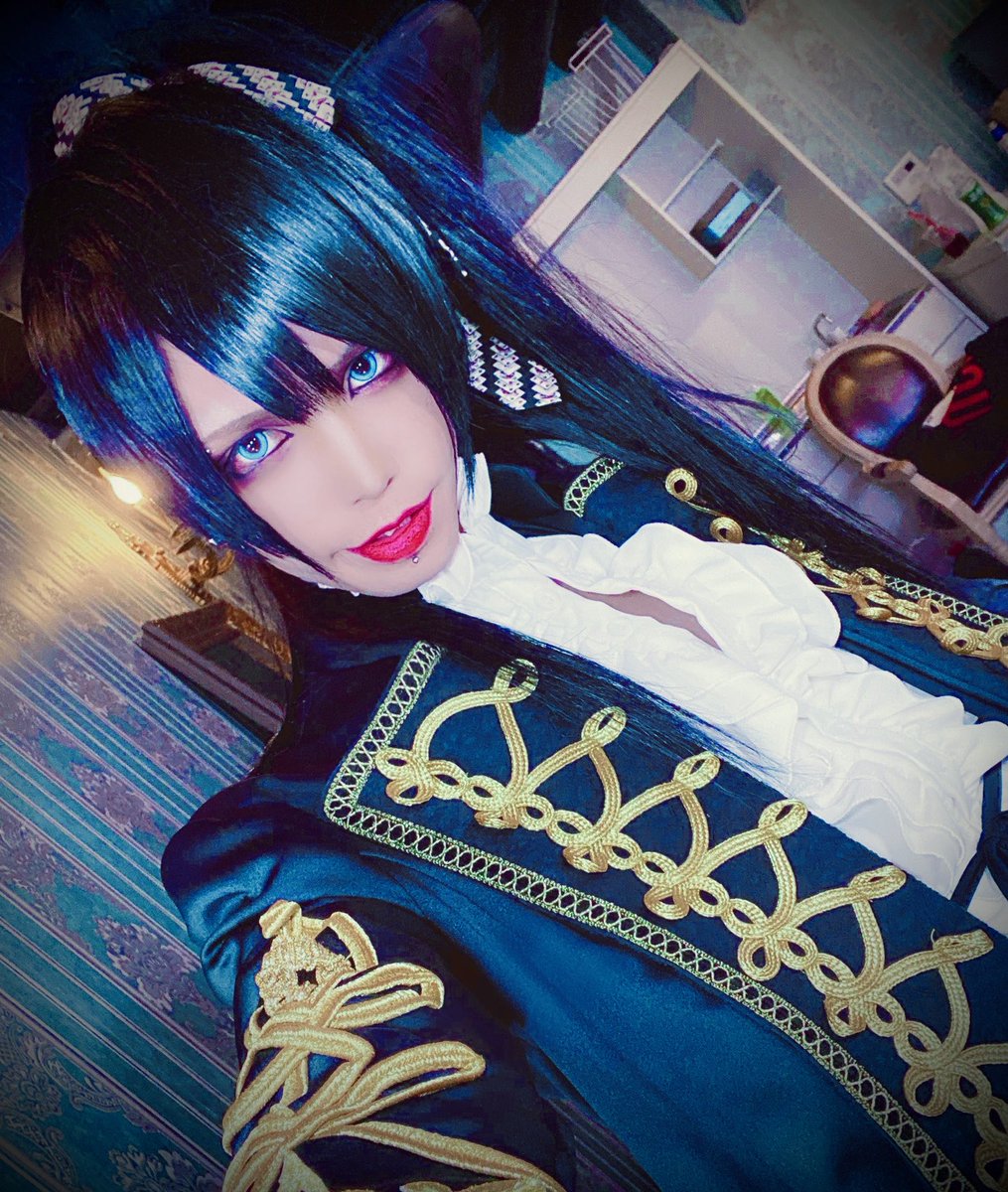 KarlColchack's tweet image. The prettiest human being ever , then add in the guitar skills and fashion . I am forever your patawan! @0153_tomoyuki keep kicking ass!