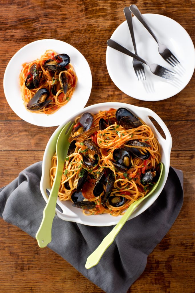 sharethepasta's tweet photo. Spicy Spanish Spaghetti with Sausage and Mussels from #PastaFits! https://t.co/EyVRvGoen5 https://t.co/zELaNTsoeL