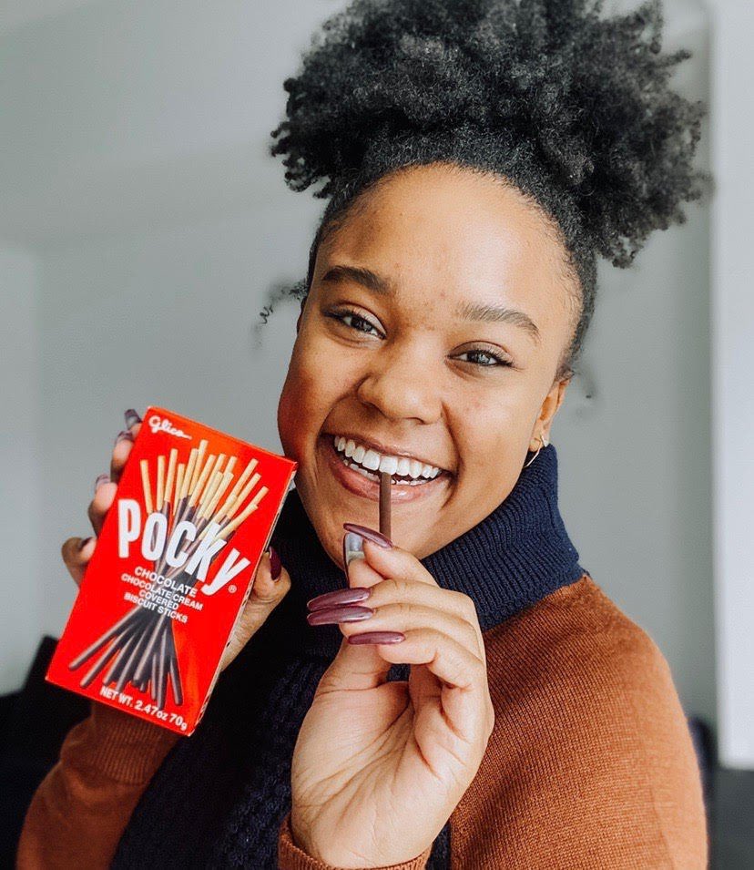 #Ad It's 11/11 so don’t mind me...just stuffing my face to celebrate Pocky Day!! Chocolate Pocky hits the spot every time. #SayPocky and upload your selfie to the Pocky Day site and join me in a smile relay #PockyDay cnvrt.us/pockyjoi