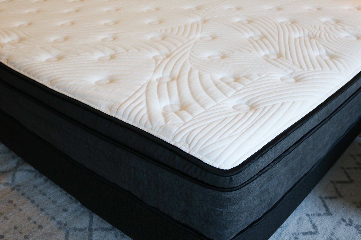 MomsWhoSave's tweet image. Shopping for a new mattress? (A great mattress makes ALL the difference in how well we sleep.)

** Read our Sweet Night Mattress Review + Get the Exclusive Promo Code --Shipping is Free Too!   

👉🏼 momswhosave.com/sweetnight-mat… 

#sweetnight #deals #selfcare #wellness
@sweetnighthome