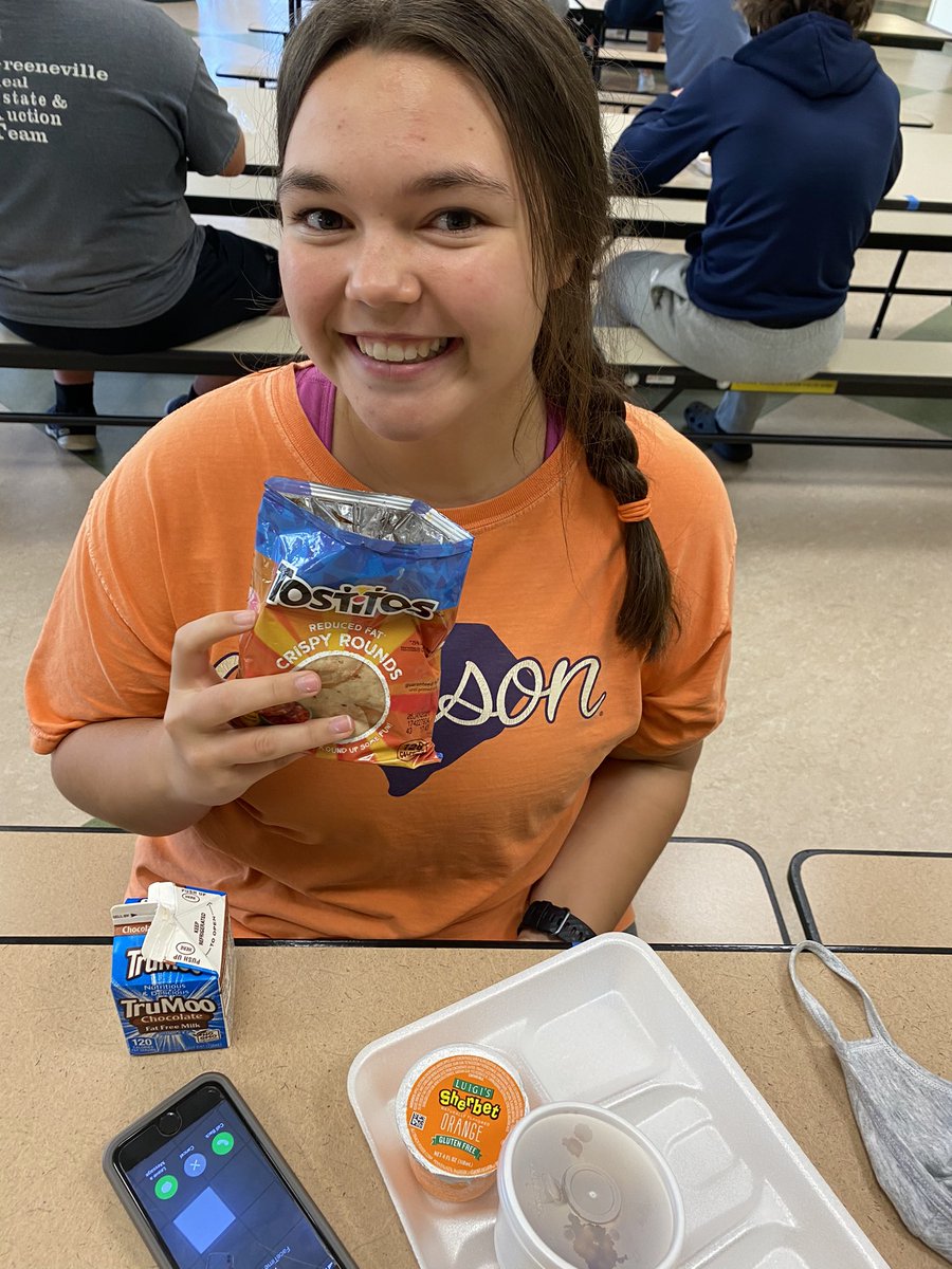 writenoelle's tweet photo. @GHS_Cafe WALKING NACHOS continue to be a @GHSSTUDSECT2019 HIT. Feeding the DEVILS is serious GHS businesses. #BetterTogether #FeedTheLearningMachine @TNedu https://t.co/6Q4IyVS2Bs