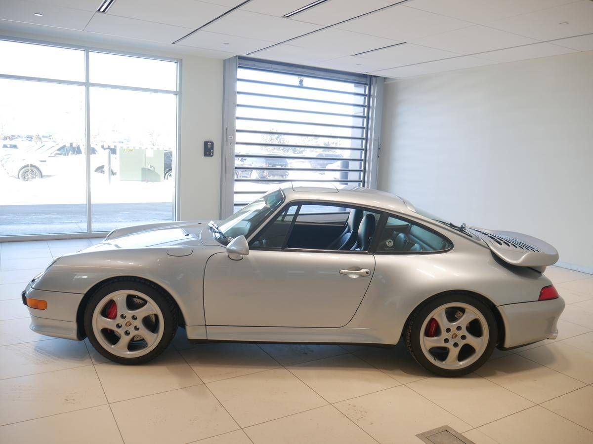 porschelife31's tweet photo. This 1996 #Porsche 993 Turbo Coupe is finished in the beautiful Polar Silver over a Black leather interior. It has only been driven 37,881 original miles and is equipped with the highly desirable 6 speed manual transmission. #Classifind

▶️ https://t.co/Kt93xjknhl https://t.co/AFc6NPKxz0