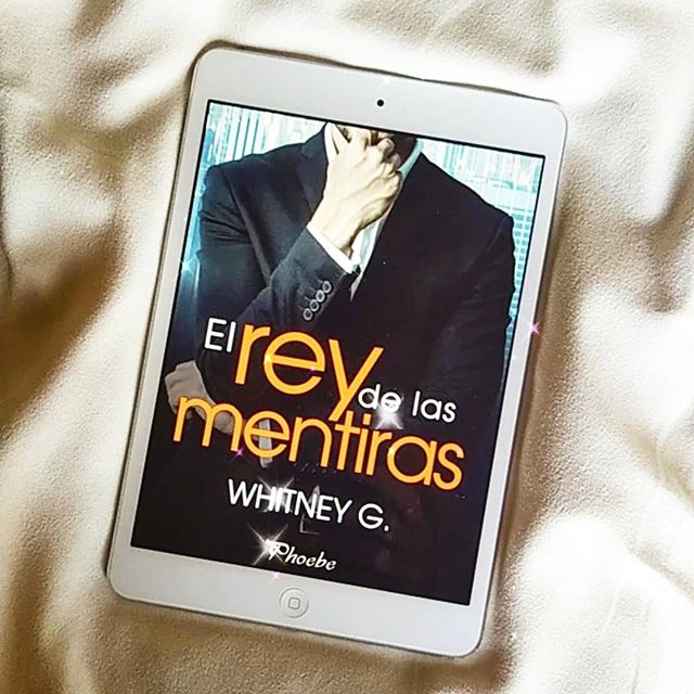espaciodelsol's tweet photo. #ElReyDeLasMentiras de #WhitneyG de la mano de @PhoebeRomantica #Sinopsis y #Reseña 📖📚✒️
https://t.co/luPiXzYkbm https://t.co/QLXjcIHUTX