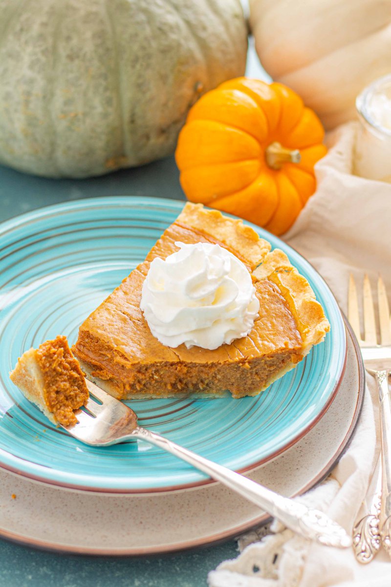 Heyyya, looking for #glutenfree PIE?? Ditch the stress and get one that is already made! <a href="/BGlutenFree/">Gem City Fine Foods</a> makes a pumpkin pie that is flaky and perfectly spiced. Find a store near you: gemcityfinefoods.com/pages/where-to… #ad #utahsown