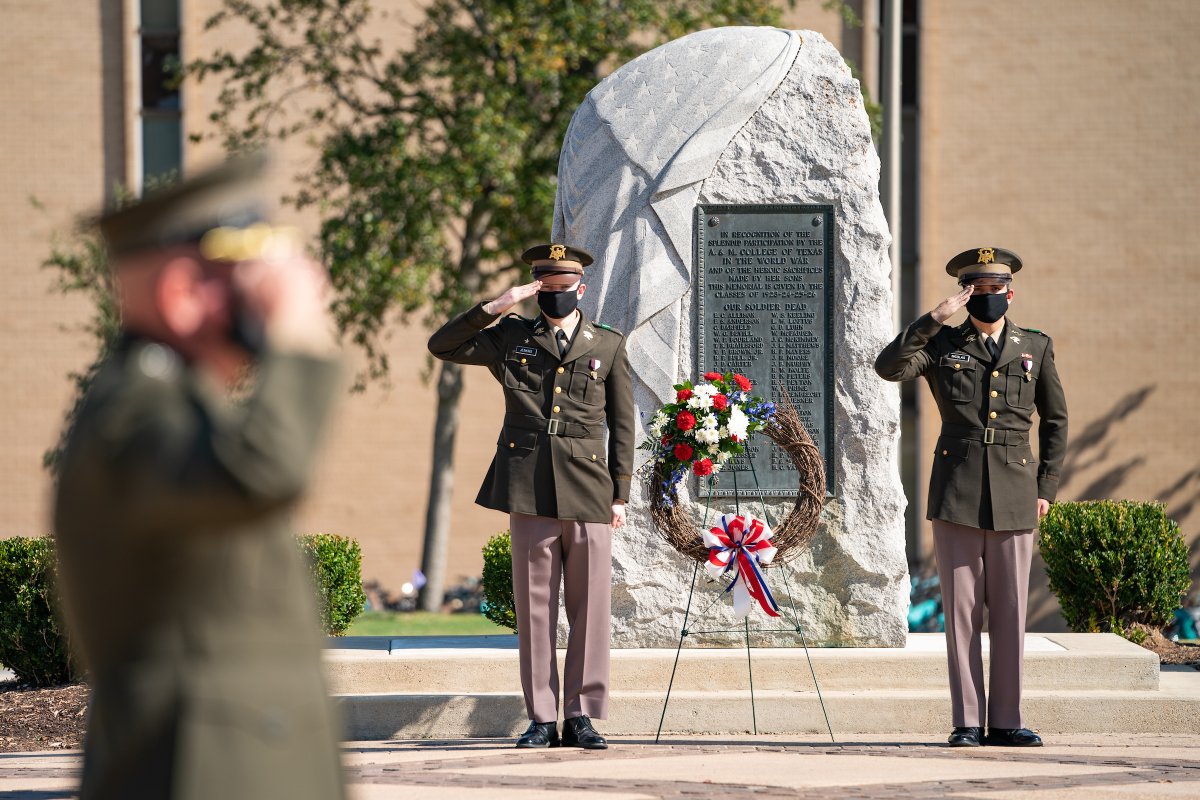 TAMU's tweet photo. Today at 11:11 a.m., members of the @AggieCorps laid wreaths at the Memorial Student Center, the Spanish-American War Memorial, the WWI Memorial, &amp; the Post-WWII Memorial for #VeteransDay.

The wreath laying ceremony was followed by a 21-gun salute &amp; the playing of Taps. https://t.co/bgtUX4VjGZ
