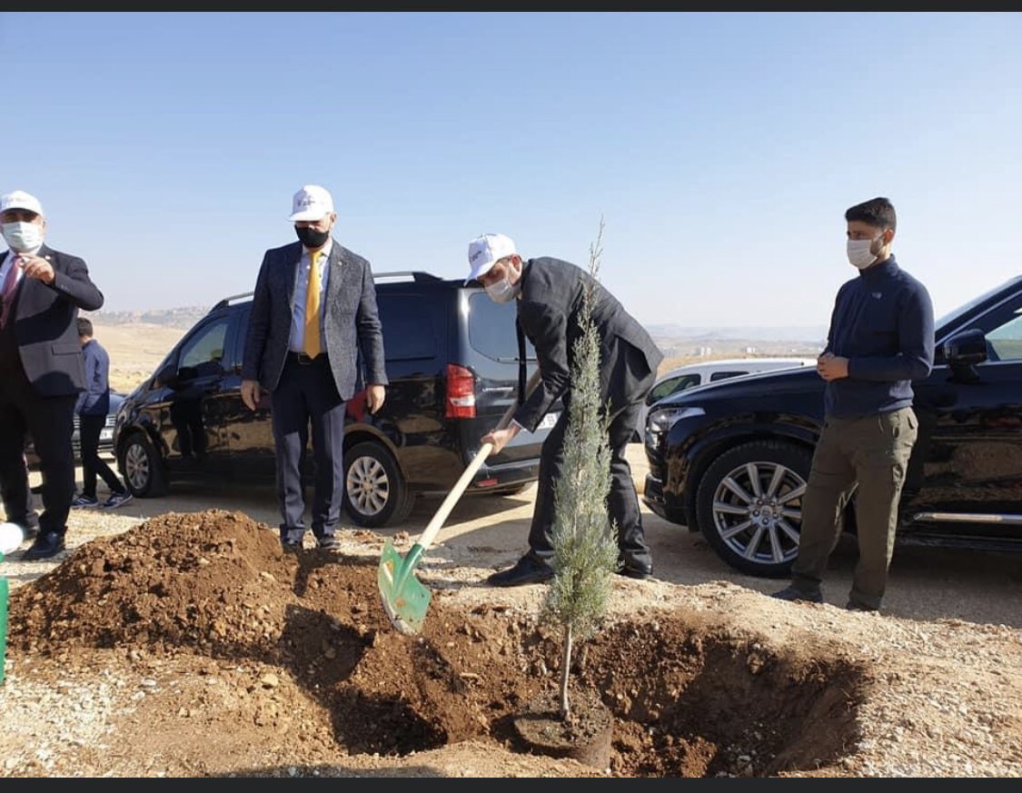 ensari_kavak's tweet photo. "Gelecek nefesler hepimiz için"
İl Başkanımız Sn.Faruk KILIÇ, İlçe Başkanımız Sn.Sedal BAĞIŞ, il, ilçe, kadın ve gençlik kollarıteşkilatlarımızla birlikte, Cumhurbaşkanımız veGenelBaşkanımızSayın@RTErdogan'ınhimayelerindegerçekleştirilen,11 Kasım Milli Ağaçlandırma Günü #Gelece https://t.co/19Ait8y5hd