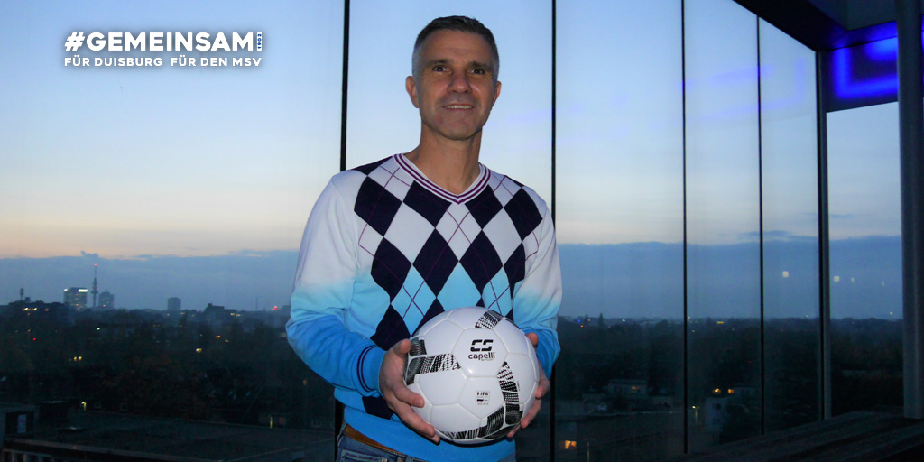 MSVDuisburg's tweet photo. Willkommen zurück! Gino #Lettieri wird neuer Chef-Trainer beim #MSV! Der 53-Jährige kehrt damit nach rund fünf Jahren zurück. 

Zur Meldung 📰👉 https://t.co/fsY7LM9eXW

#Lettieris erstes Interview nach seiner Rückkehr seht ihr später bei #ZebraTV.
#Gemeinsam1902  #3Liga https://t.co/8OsYo5wxqN