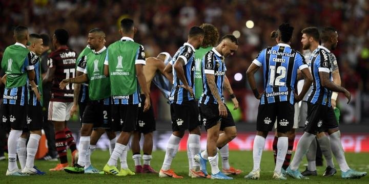 First was Grêmio’s Copa Libertadores semifinal 2nd leg vs. Flamengo (10/23/19). Grêmio lost this match 5-0, so I wanted to see not only how Henrique handled the high pressure environment, but also how he reacted when things were going very poorly.
