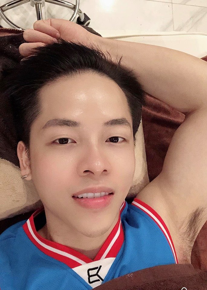 centdam90's tweet photo. le duy. chủ spa gay https://t.co/P5H0W4Y2pu