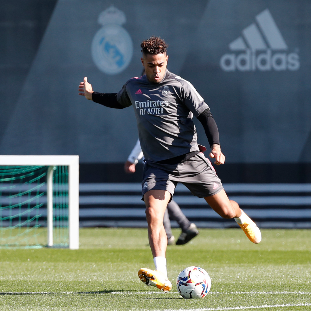 realmadrid's tweet photo. �� @marianodiaz7 👈
#RMCity • #HalaMadrid https://t.co/YjGJ7kfDA4