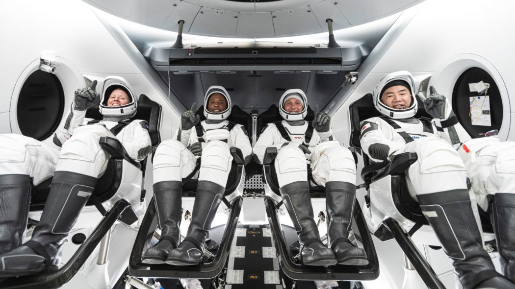 emilio_cozzi's tweet photo. Fate un favore al vostro week end in odore di #lockdown: all'1:49 (fra sabato e domenica) godetevi IL LANCIO DELLA PRIMA MISSIONE DI LUNGA DURATA SULLA STAZIONE SPAZIALE INTERNAZIONALE operata da @SpaceX per @NASA 
Tutti i dettagli @wireditalia https://t.co/6ek2ICIVvA #Crew1 #Iss https://t.co/P6lZ5qkOfX
