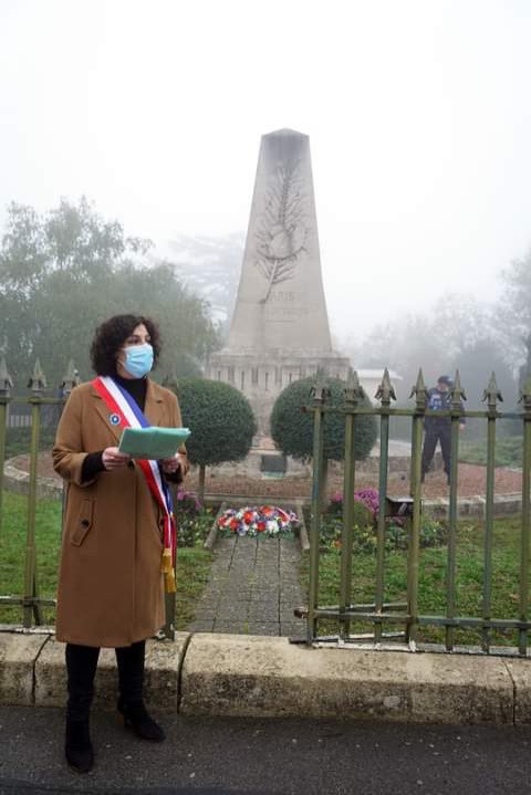 AzzazNadege's tweet photo. Cérémonie du #11Novembre à #Châtillon pour commémorer nos héros morts pour notre Nation. Hommage à ceux qui se sont battus pour notre Liberté. Gratitude à ceux qui nous protègent au quotidien, nos militaires, nos forces de l’ordre et de secours, et nos soignants 🇫🇷 https://t.co/6eWhNXGl5M