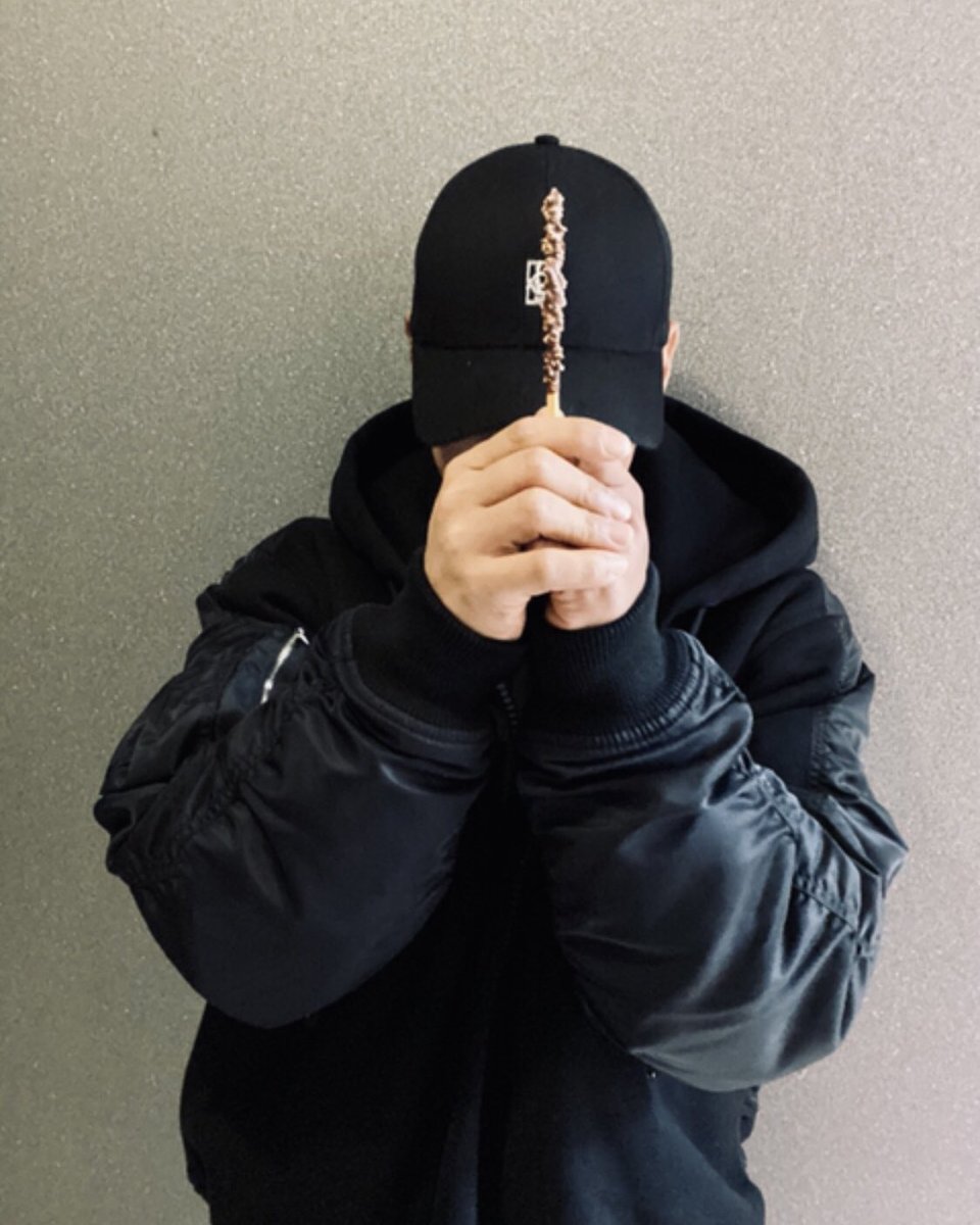 JLCY161's tweet photo. “Did you have a good Pepero day( Singles Day)? 
I hope you always have a good day. 
Be careful not to catch a cold during the change of seasons. Always be healthy. ♥️”
Chiyeul oppa’s new post fr. his DaumCafe💕
https://t.co/VbjxzIFYkz https://t.co/4W7fSeTRgL