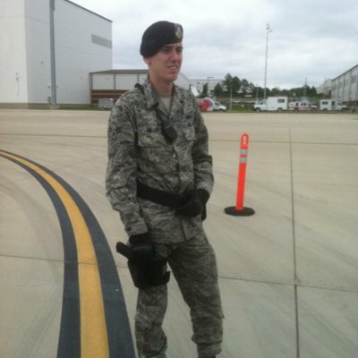 MillerOfMemphis's tweet photo. Happy Veteran’s Day to all my fellow vets out there! Now go enjoy your free Hooters and Texas Roadhouse!  #NewProfilePic #USAFvet #SecFo https://t.co/4lPSGw6ABE