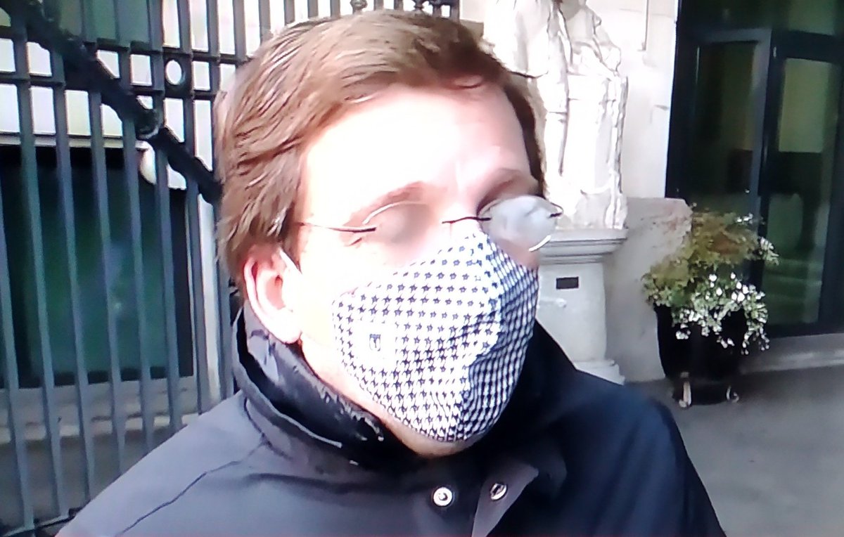 malacarasev's tweet photo. PUEDO CORROBORA QUE ER LAVAVAJILLA HA TERMINAO PERO NO TE SABRIA DESI SI HA LIMPIAO BIEN LOS PRATO https://t.co/UHQoKdYbLz