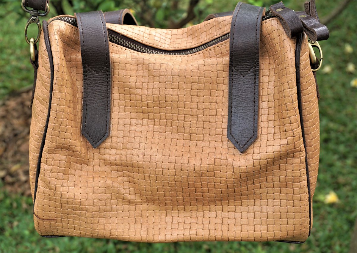 rade_efp's tweet photo. #promo1111 sekalian ngabisin stok tas #kulitasli harga nyungsep😂#leatherbag merah 400k, #leatherslingbag biru 300k, #taskulit cokelat 300k, #pouchkulit 100k tambah diskon ongkir 15k, kirim dari Jogja (mulai minggu depan). Yok DM/japri https://t.co/ojZa2VOf1u
Thx yang RT/like https://t.co/qSwPXERudB