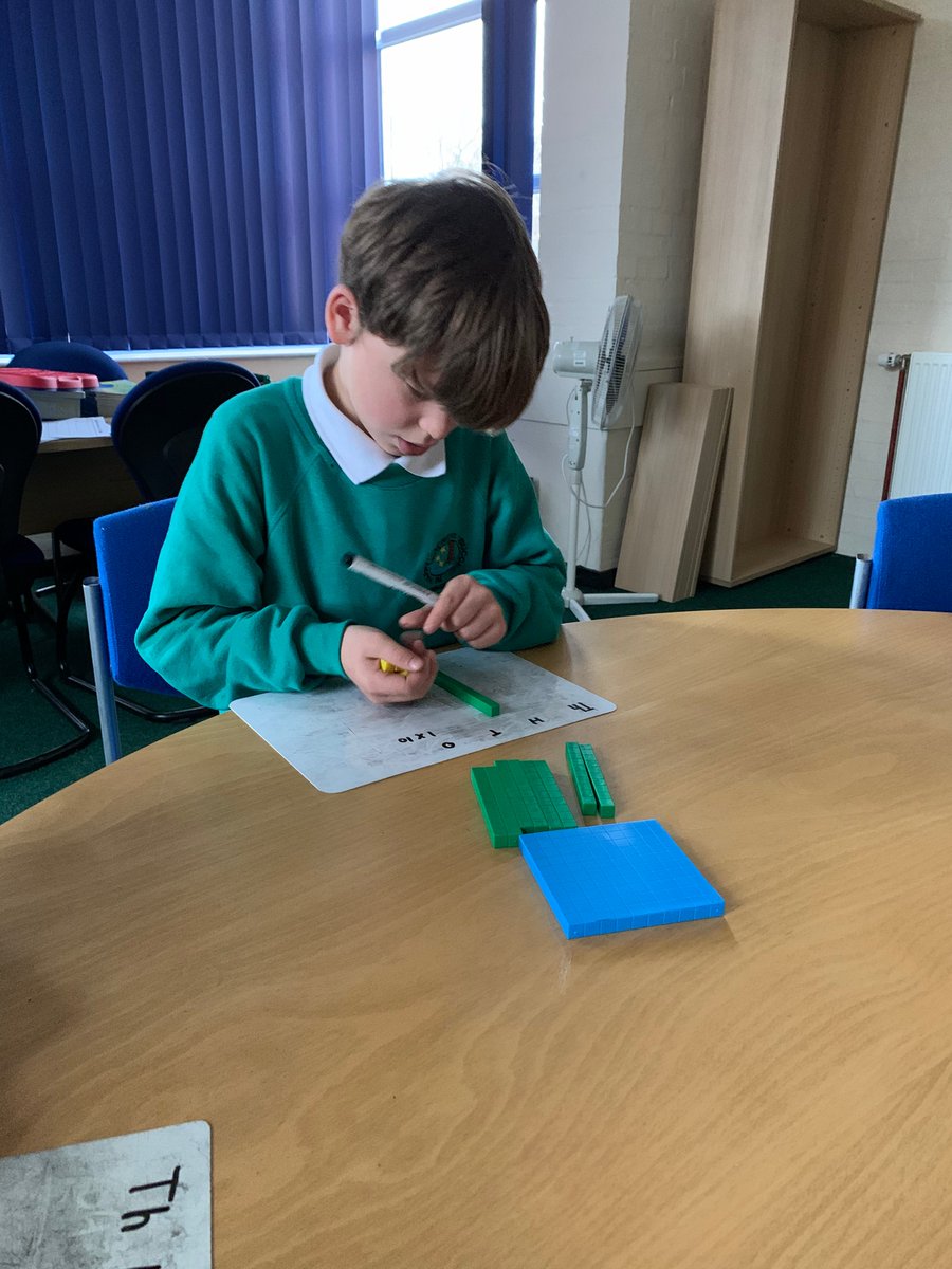 Springwood_Prm's tweet image. #springharlech are using the maths equipment to help them solve their calculations. We are working collaboratively to do this