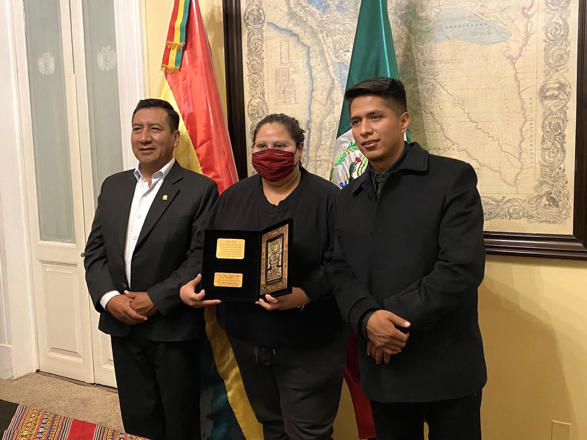 CitlaHM's tweet photo. Un honor presenciar la toma de protesta del binomio presidencial @LuchoXBolivia y @LaramaDavid de Bolivia

Un gusto saludar e intercambiar con @AndronicoRod y Freddy Mamani, presidentes de la Cámara alta y baja.

Coincidí además con compañeros como @alferdez y @PabloIglesias. https://t.co/Ey0nLNVYLR