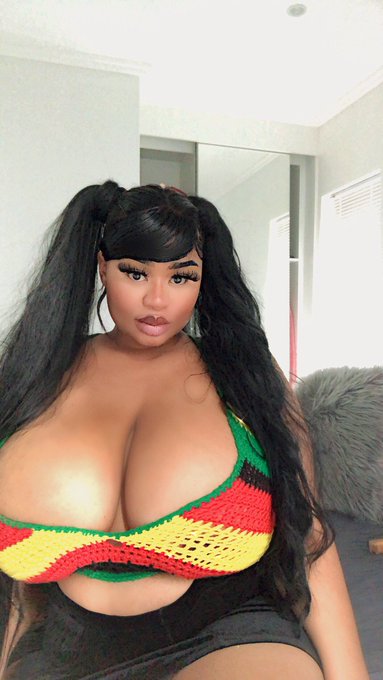 Watch kim's leaked NSFW photo on TwXstars