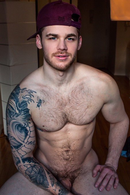 Tap to take my pants off 🌭 https://t.co/lTBDemzpJx