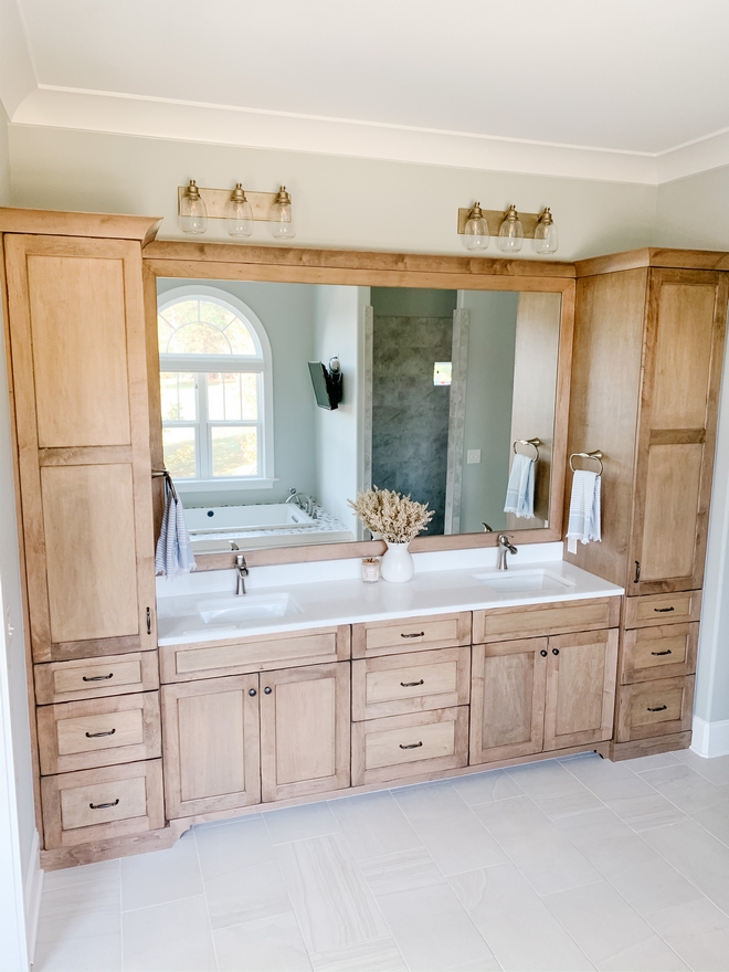 Savoy_House's tweet photo. This beautiful house showcased on @HomeBunch features Drake adjustable wall lights flanking the fireplace and Orsay bath bars in the master bathroom. See more at https://t.co/yelzIVbnmP

#WallLights #BathLights https://t.co/YGB1NevPWC