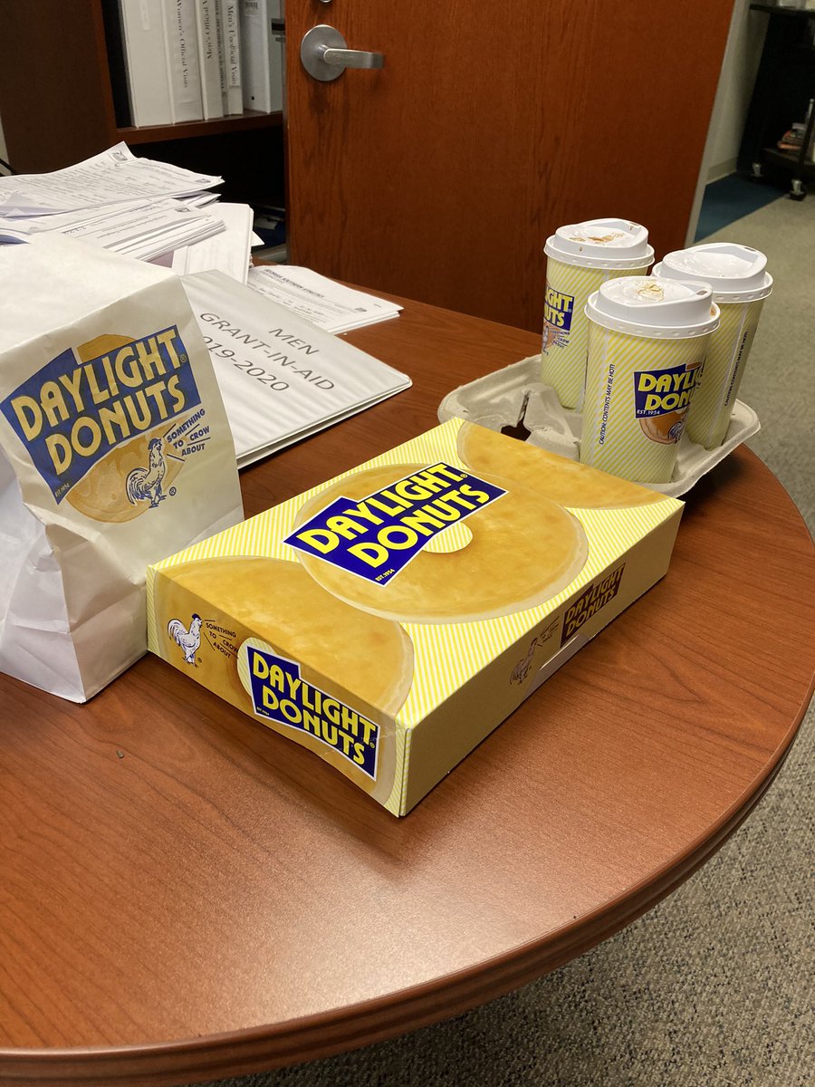 IMJOEYG1018's tweet photo. BIG thanks to @ccollinsGS for bringing the @GSAthCompliance breakfast this morning! #GetAfterThoseSauageRolls #HappySigningDay https://t.co/qDoWBOrBdc