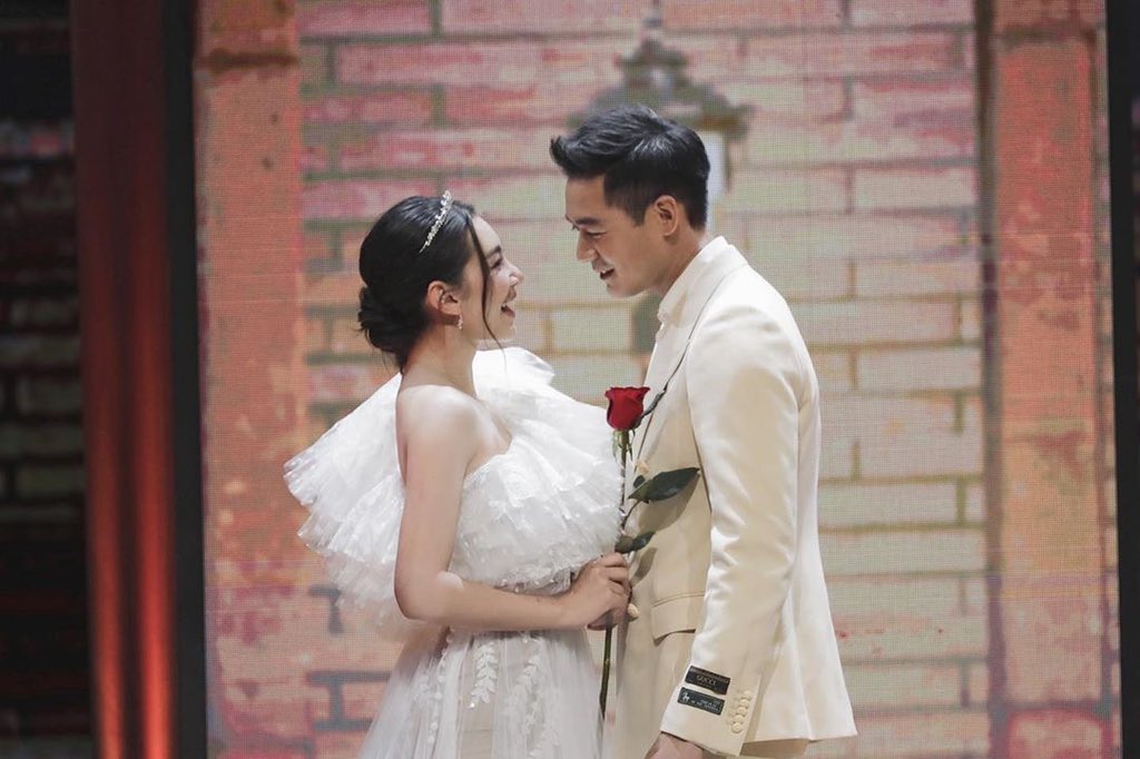 Lazada 11.11 Super Show with the new member <a href="/WEIR199/">Weir Sukollawat</a> 😉 #lazada1111supershow2020 #lazadath ยังเหลือเวลาอีก 3 ชม. รีบไปชอปต่อกัน!!