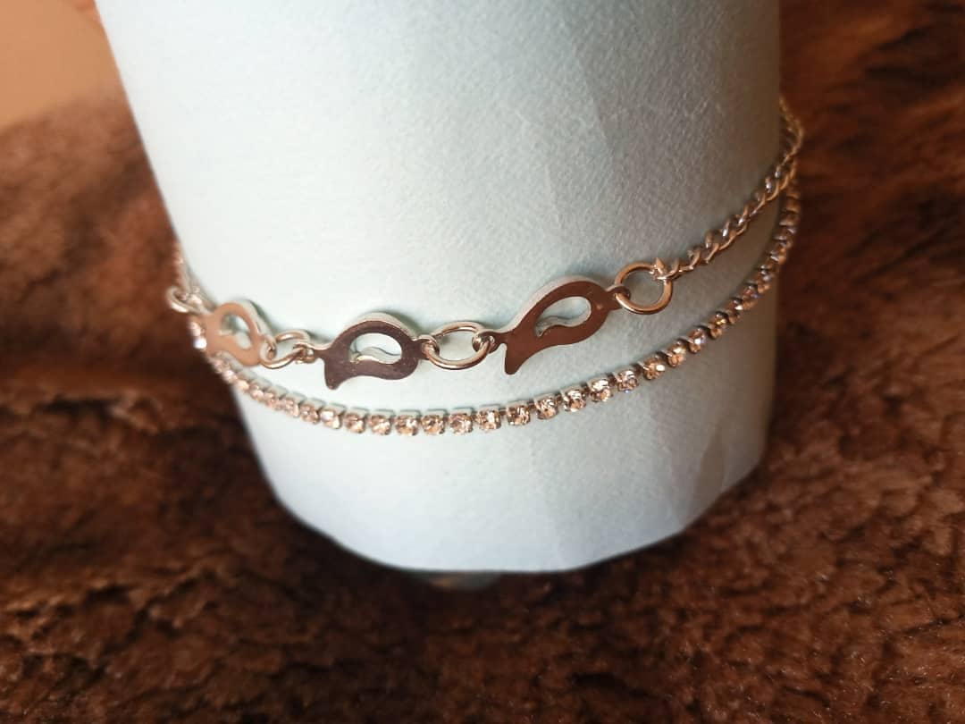 Dees_Pavilion's tweet photo. Embellished Steel Double Layer Anklet available as seen at an affordable price of #1000. Non-Tarnish stunning leg accessory. Dm or click on link in bio for more details
.
DEE'S PAVILION... Classy and Affordable Style
.
#legchain #anklets #waves #break #trends #trending #f4f https://t.co/uzW3pBixC0