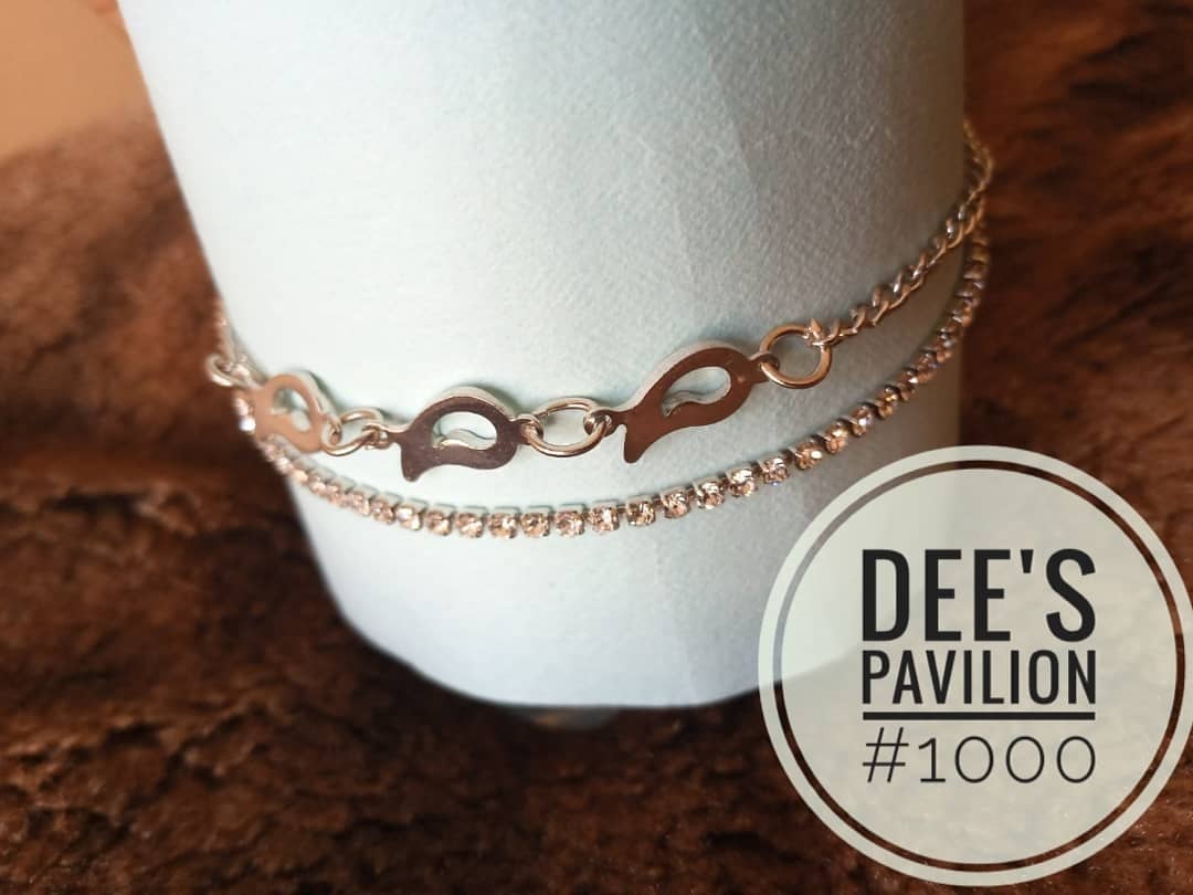 Dees_Pavilion's tweet photo. Embellished Steel Double Layer Anklet available as seen at an affordable price of #1000. Non-Tarnish stunning leg accessory. Dm or click on link in bio for more details
.
DEE'S PAVILION... Classy and Affordable Style
.
#legchain #anklets #waves #break #trends #trending #f4f https://t.co/uzW3pBixC0