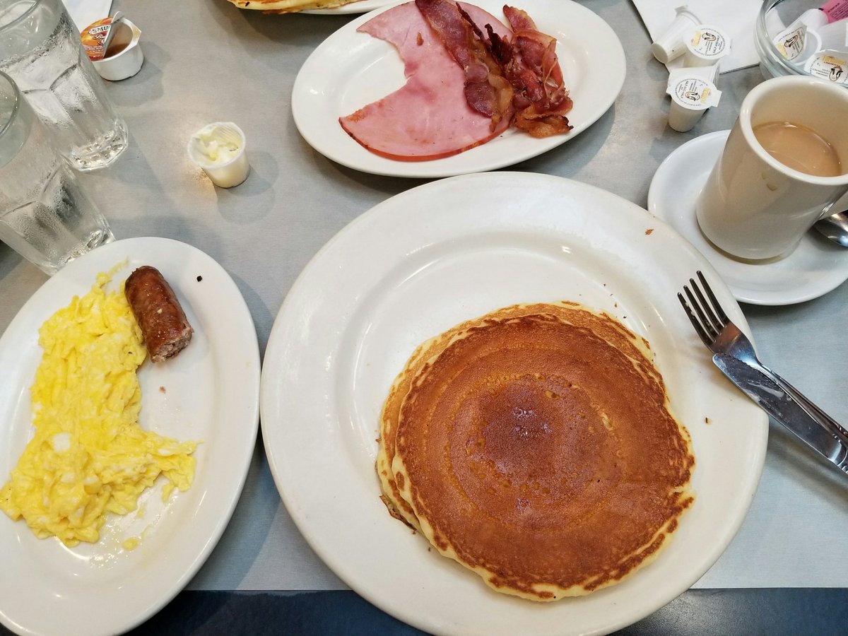 JohnLukeNYC's tweet photo. #BreakFastDeluxe Says It All! https://t.co/ozwKlbRevG