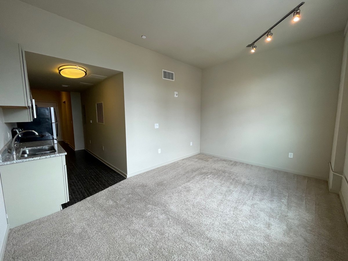 CapitolPlaces's tweet photo. Our newest addition Thirteen 21 Lady offers modern upgrades and city views. Looking for a ready-to-move-in 1 bedroom, 1 bath we've got you covered!
(803) 779-5171
https://t.co/s8EZq3kTrg
.
.
.
#CapitolPlaces #downtownliving #syncoproperties #mainstdistrict #mainstcolasc https://t.co/KZFFeceLRk