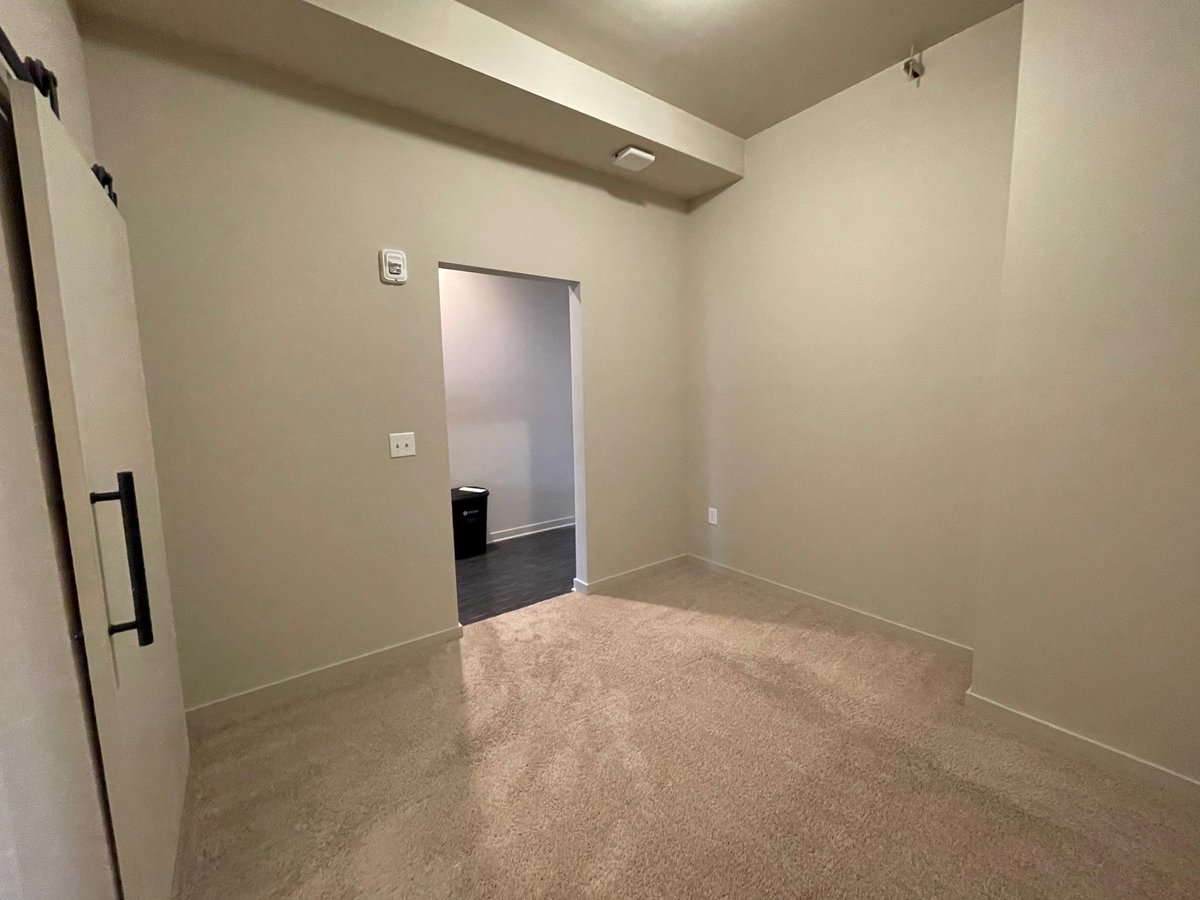 CapitolPlaces's tweet photo. Our newest addition Thirteen 21 Lady offers modern upgrades and city views. Looking for a ready-to-move-in 1 bedroom, 1 bath we've got you covered!
(803) 779-5171
https://t.co/s8EZq3kTrg
.
.
.
#CapitolPlaces #downtownliving #syncoproperties #mainstdistrict #mainstcolasc https://t.co/KZFFeceLRk