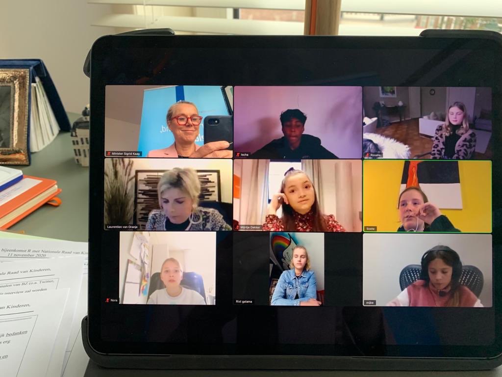 SigridKaag's tweet photo. #RaadvanKinderen gaf mij goede adviezen over het bestrijden van kinderarbeid. Alle jongeren hebben recht op een duurzame toekomst. De kansen daarop zijn helaas niet gelijk verdeeld. Daarom spannen we ons in om kinderarbeid uit te bannen. https://t.co/tqq9dw9aRd