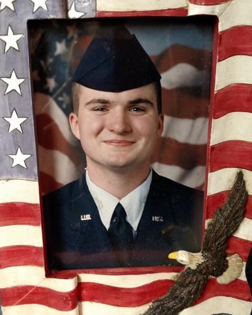 Vassar_Brothers's tweet photo. Sending our heartfelt thanks to all the #veterans in our community who have served our country, like Fred Harries, dir. of emergency services at #VBMC. Fred served in the US Air Force & credits core military values with shaping the healthcare provider he is today. #VeteransDay https://t.co/irzJqzEAeu