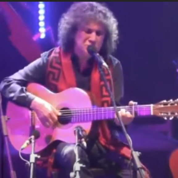 FAM_VictorJara's tweet photo. ¿Te perdiste el FAM 2020? ¿O quieres recordarlo? Entra a nuestro canal en YouTube y disfruta de arte, música y memoria. Con @ValdebenitoNata, Paula Zúñiga, @MarianaLaActriz,
Roberto Márquez de @illapu, @losvasquez.
#FAM2020 https://t.co/6TpufK5ipg