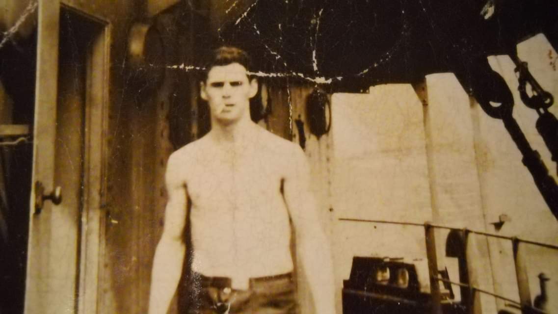 MommaD_x4's tweet photo. #HowIRemember
This is my Grandpa George. At 16 he left his home in a small town in Newfoundland to join the Canadian Army(a country not yet his own). It only took a few days before someone realized he was too young & they kicked him out. He tried the Air force & Navy too. https://t.co/jrZsfDLQby