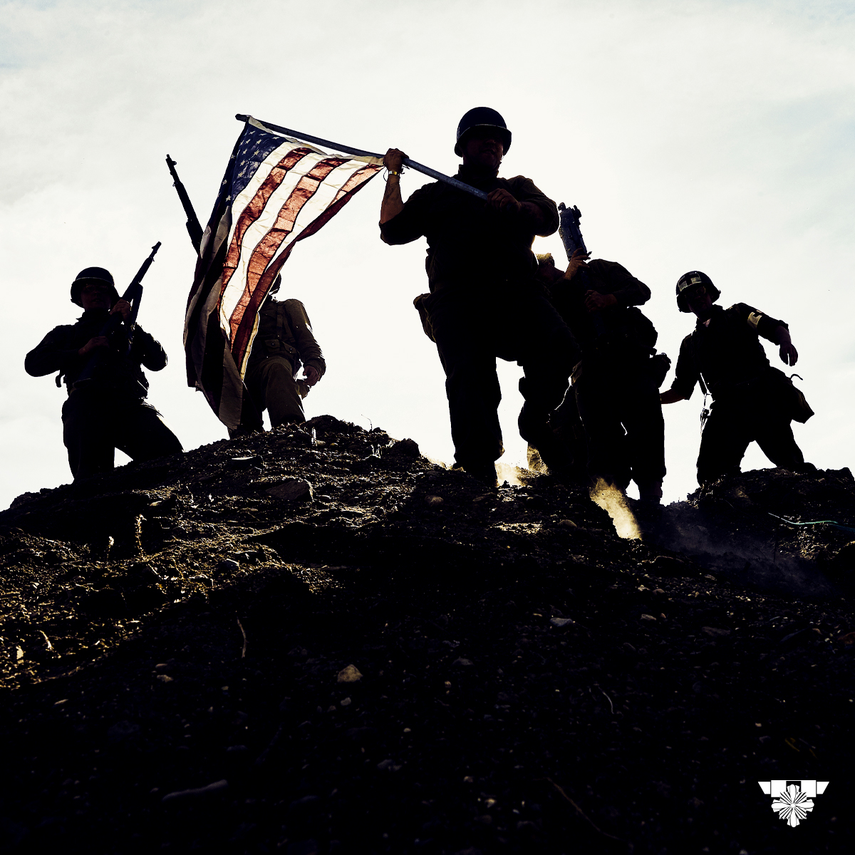 Today we thank the brave men and women who have fought in the #USMilitary, and honor those who have made the ultimate sacrifice.

#VeteransDay