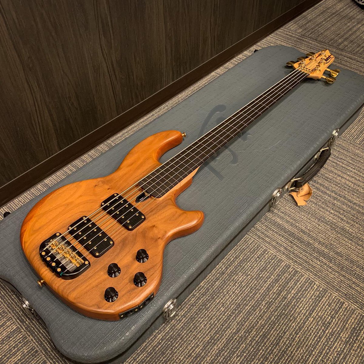 ikebegakki's tweet photo. 11111😛
https://t.co/YWzjI4xWuR

#ベースの日 #IKEBEベースの日 #ベースの日2020   #walbass #fretlessbass https://t.co/OzDCfVuDr0