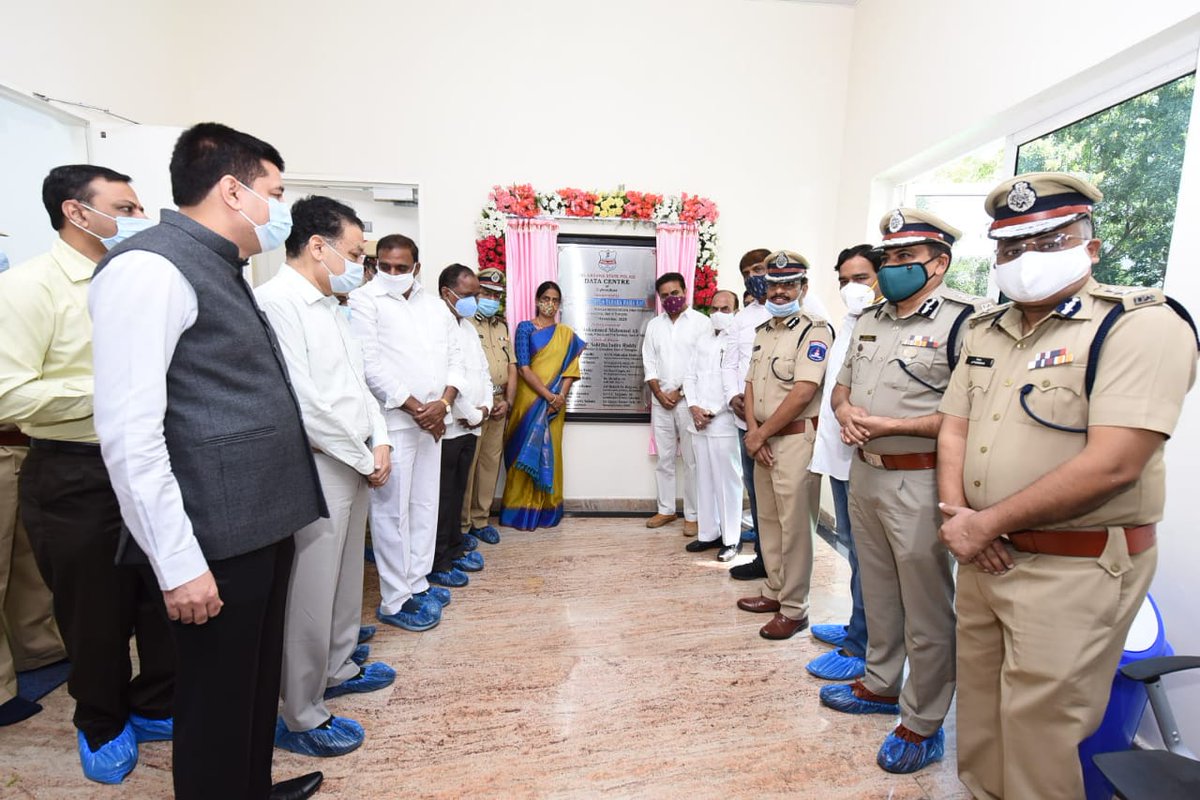 MOU signed by Sri M.Mahender reddy DGP, Sri Jayesh Ranjan Principal secretary, IT department regarding Public safety integrated operation centre@ Cyberabad Commissioner of Police office,today  in the presence of  Hon'ble Ministers Sri KT Ramarao,Smt Sabitha Indra Reddy and me.