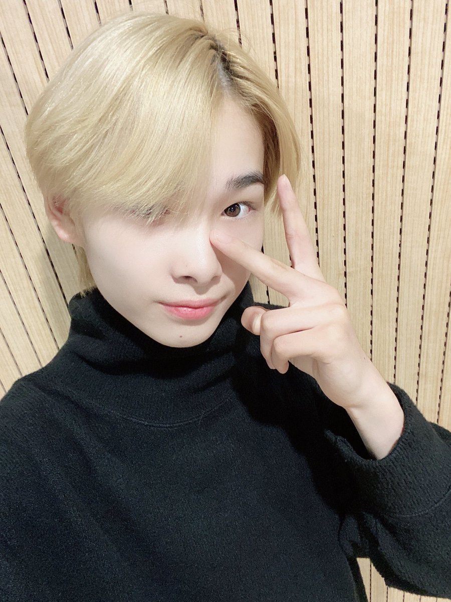 N1kispillow's tweet photo. [ stolen ]

Drop the @ of the mega rookie group! 
Pls dont let this flop ✨ https://t.co/Mai8bODSnf