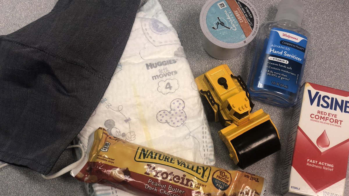 alliecoreyfox13's tweet photo. Let’s play a game. Take a picture of the random items in your purse 👜 #whatsinyourpurse #randomitems https://t.co/72VsWO6Xm6