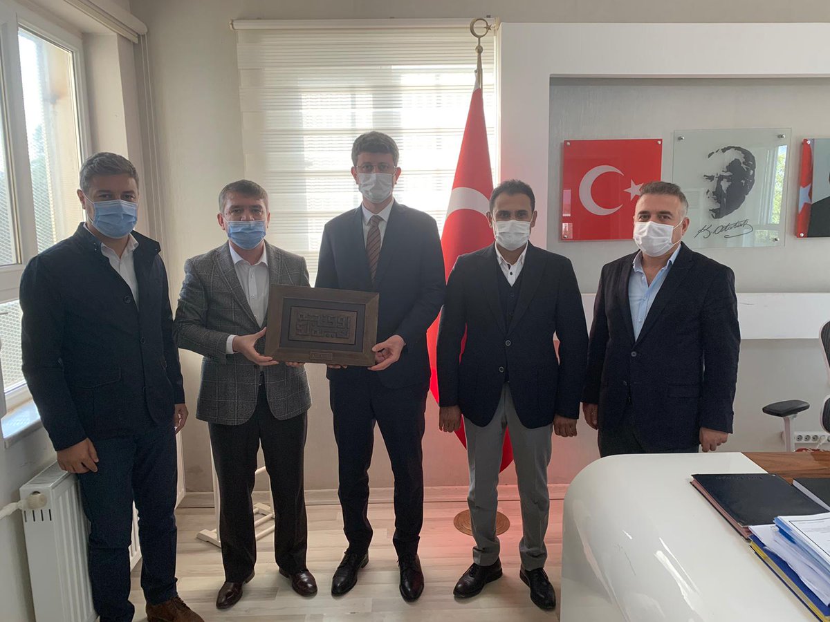 Beşiri kaymakamı sayın Mahmut ŞENER 'e hayırlı olsun ziyaretinde bulunarak derneğimizin ilkeleri, hedefleri ve faaliyetleri hakkında  bilgi verdik Sanayi ve tarımsal alanda bölgesel kalkınmanın sağlanması için istişarelerde bulunduk İlgilerinden dolayı kendilerine teşekkür ederız