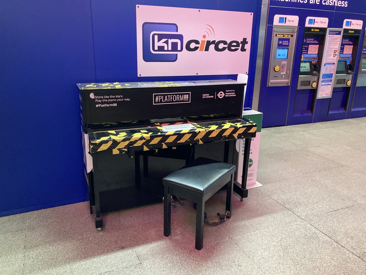 PianoDanmusic's tweet photo. Looks like our #Piano is shut for now @HannahWoolmer ๐ซ๐ซ#platform88 https://t.co/tFV3uqHDlO