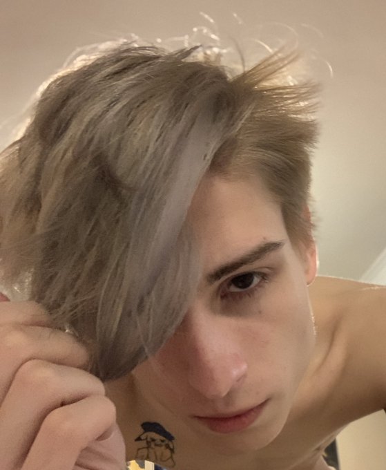 Do you like my new hair color?  I miss you very much.  See you guys soon? https://t.co/pwgvKpOxDd