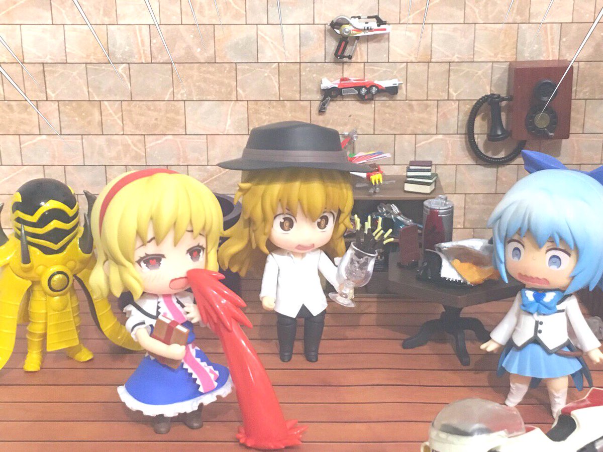 inari_maru9's tweet photo. #深夜のねんどろ撮影60分一本勝負
11/11【おかし】
魔理沙『ポッ◯ーゲームとは、ジャンケン負けたヤツが◯にポッ◯ーを詰められ、詰められてるヤツがギブアップするか、詰めてるヤツが途中で折ったら負け...と言う恐ろしいゲームらしい!?』
ルナドーパント『それルール【おかし】いわ!』
#circle9 https://t.co/x71hAnZbJR