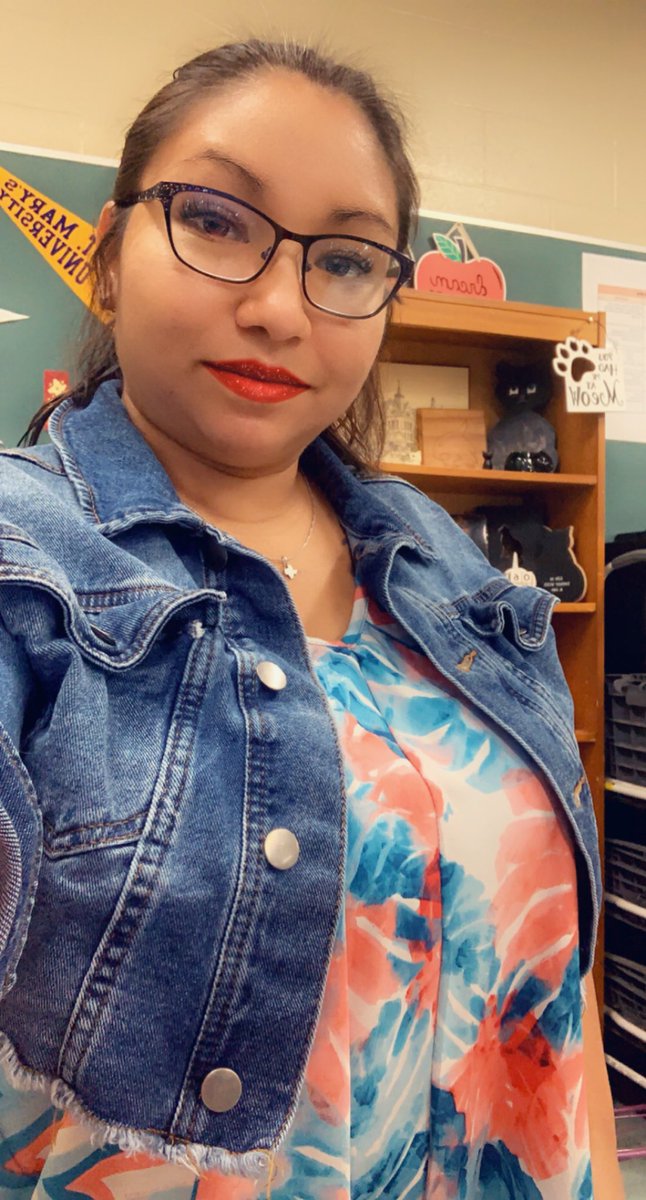 LauraMoore210's tweet photo. Red white and blue! #skyhawkpride #StinsonVeteransDay @LCVillarreal6 https://t.co/6YmXBxpsyv