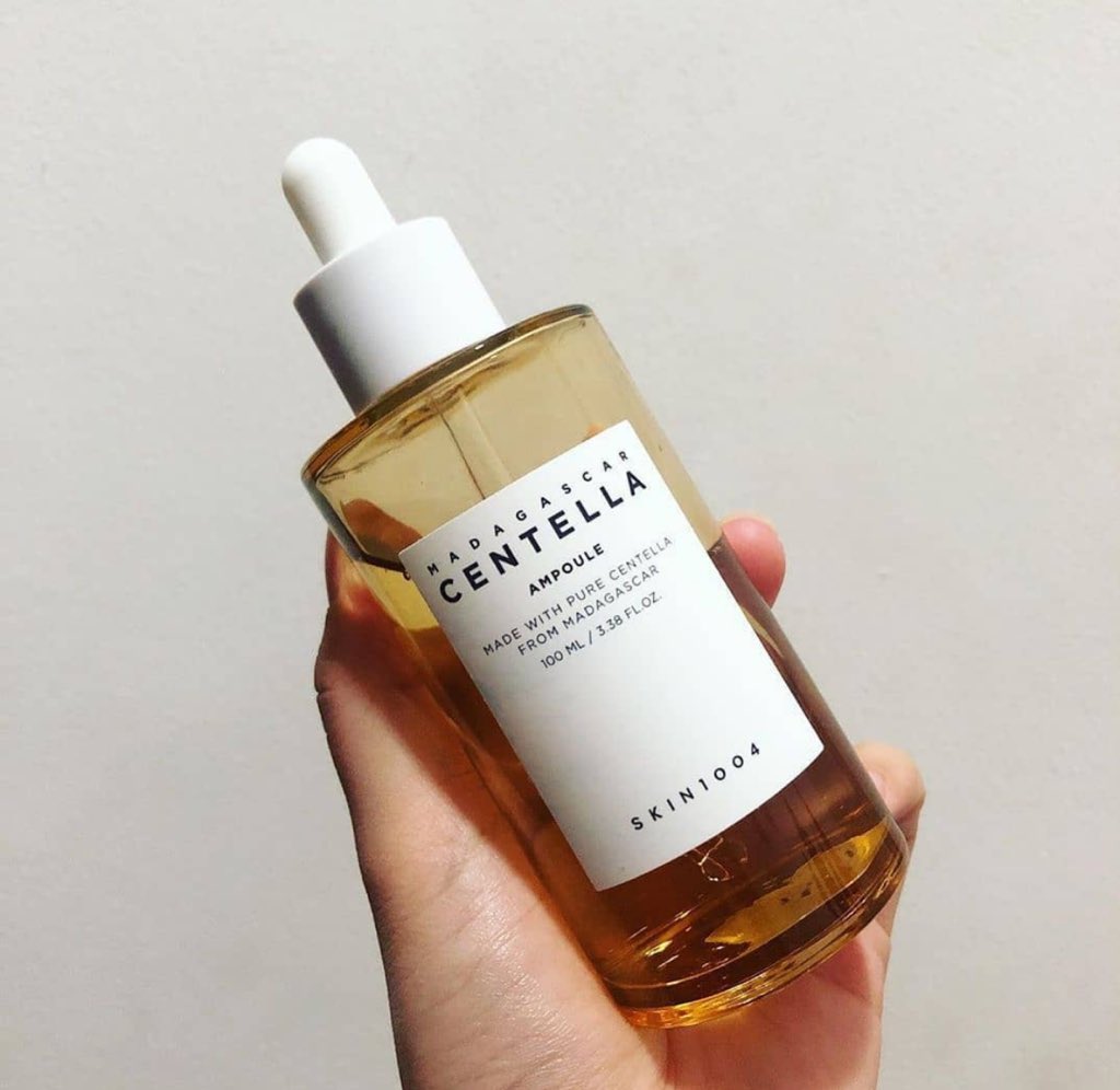 GNSstore's tweet photo. แนะนำค้า  Ampoule ที่ช่วยปลอบประโลมผิว ให้ผิวแข็งแรง ลดสิว ลดการอักเสบของผิวได้ดี 
ข้อแตกต่างที่เห็นชัดจากการใช้ของเรา 
⚡️ตัว #skin10004 เน้นลดรอยดำ,แดงจากสิวรอยสิวที่ฝังลึกได้ดีถึงดีมาก
⚡️ส่วนน้อง #anua ของเรา เนื้อเบาบาง ซึมง่าย ช่วยเรื่องรูขุมขนได้ดีมาก #ไว้รีวิวห้ามขายของโว้ย https://t.co/QMNIOfWvYe